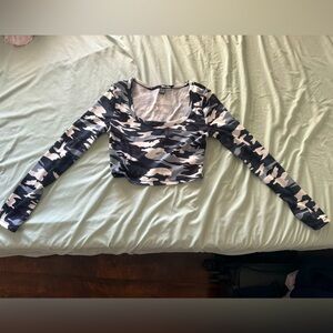 camo cropped long sleeve